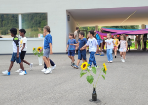 1. Klass Begrüssung im Schulhaus Höhe