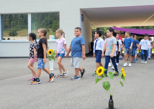 1. Klass Begrüssung im Schulhaus Höhe